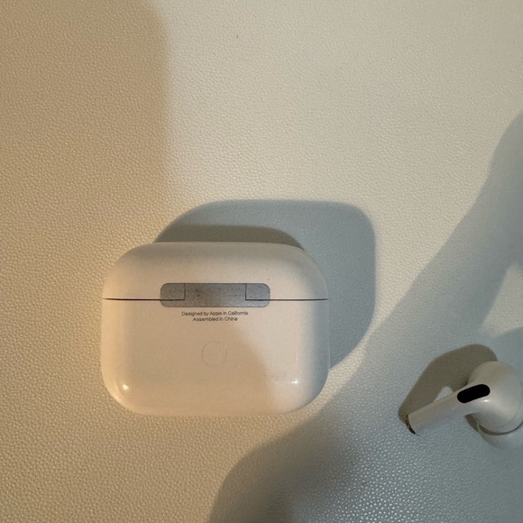 Apple AirPods Pro - White - Picture 7 of 7